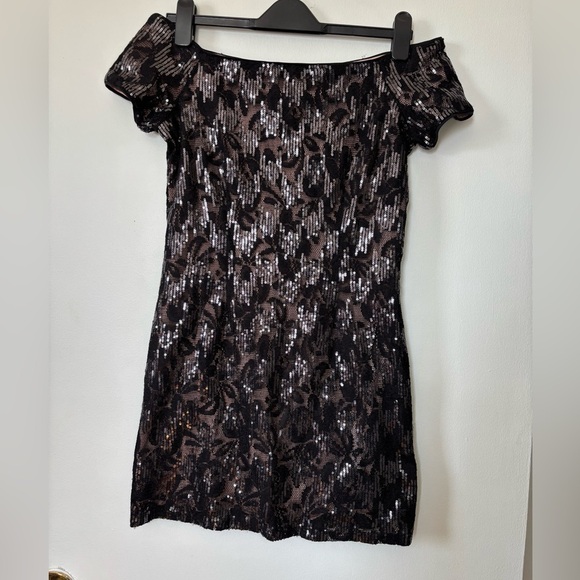 le chateau Dresses & Skirts - 🎉4/30$🎉 Le Chateau Black Off-the-Shoulder Mini Dress✨